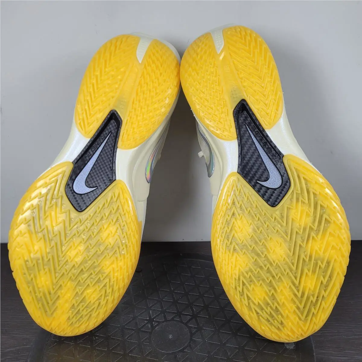 Nike shoes - Nike G.T. Cut 3 Turbo - II3704-100 - Yellow 4