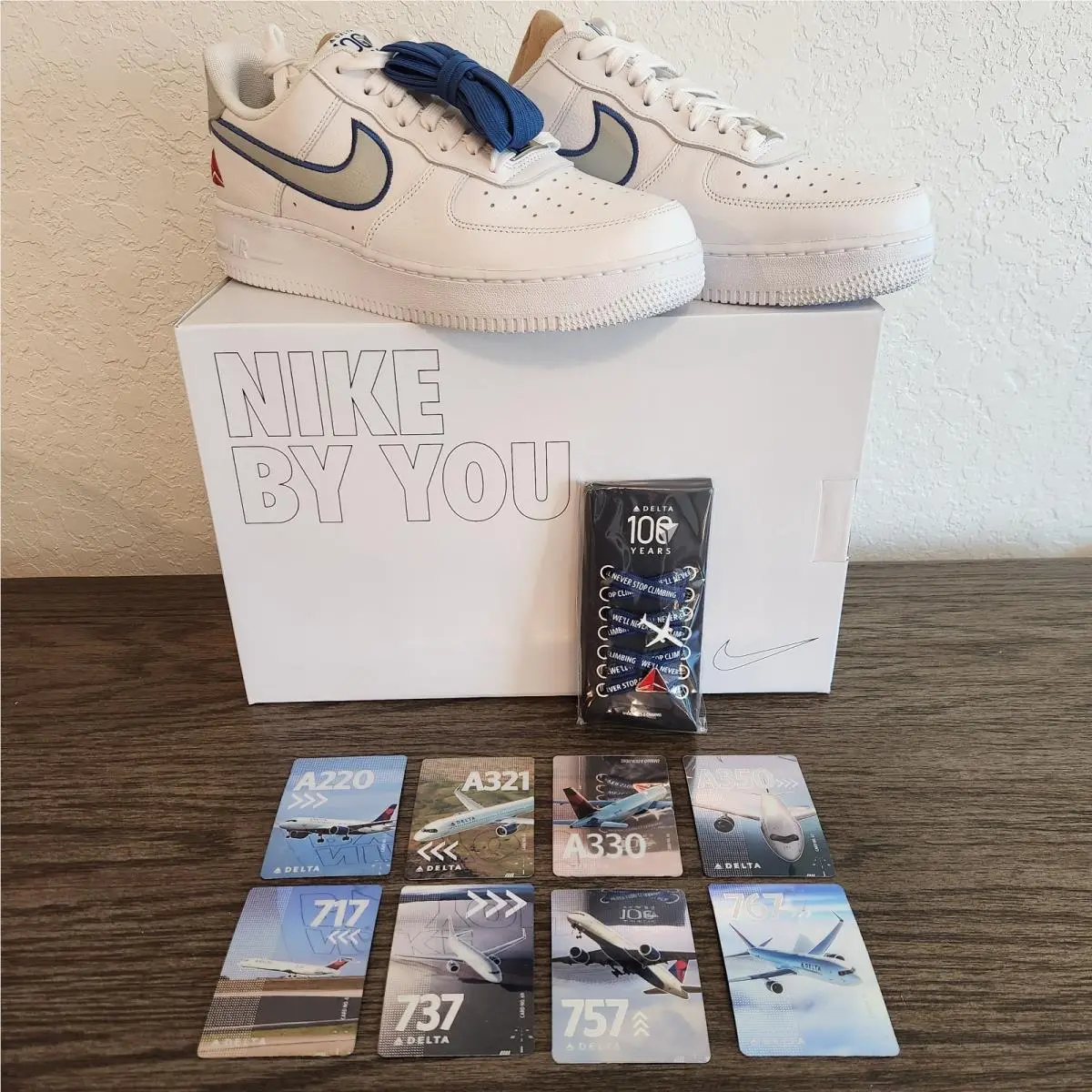 Nike x Delta Air Lines Air Force 1 Sz 10.5 - 100th Anniv + Charms Laces Cards