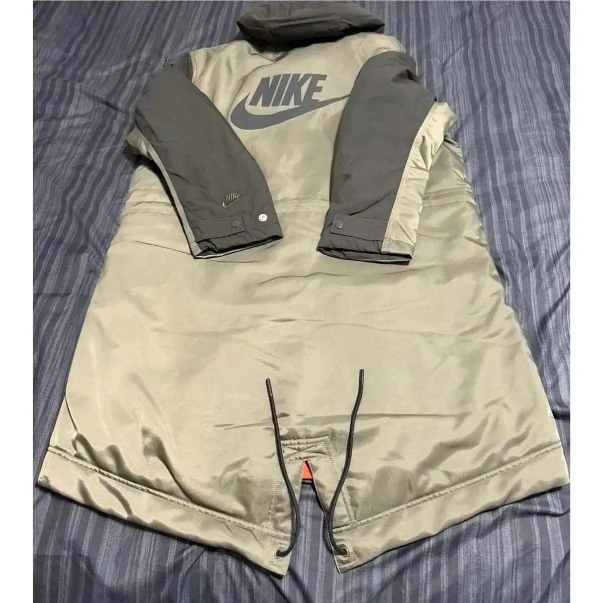 Nike clothing - Nike Sportswear Therma-Fit White Space Parka - Sequoia/Medium Olive-Light Stone (UPC: 195242731017) 4