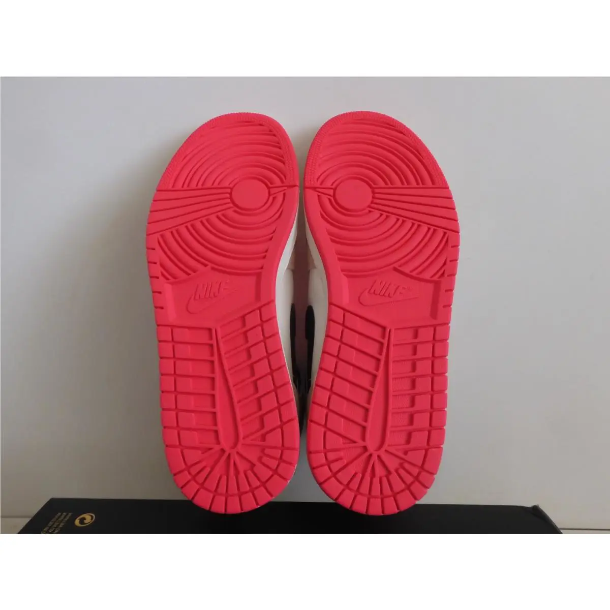 Nike shoes - Air Jordan 1 Mid - Air Mid - 852542-801 - Pink (UPC: 192501709381) 5