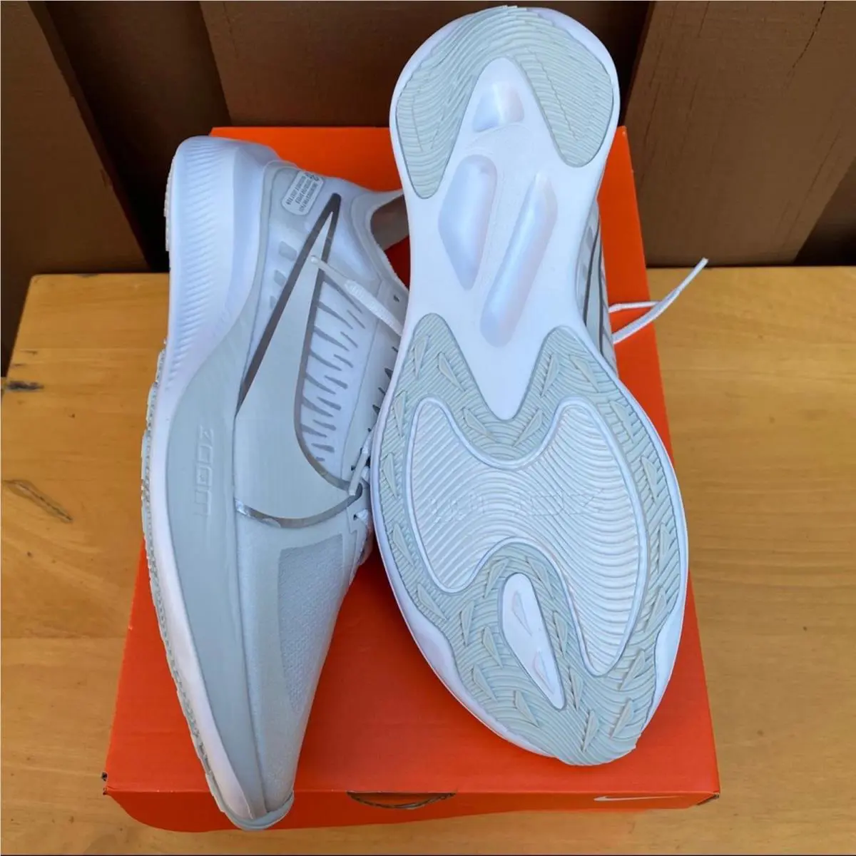 Nike shoes - White 2