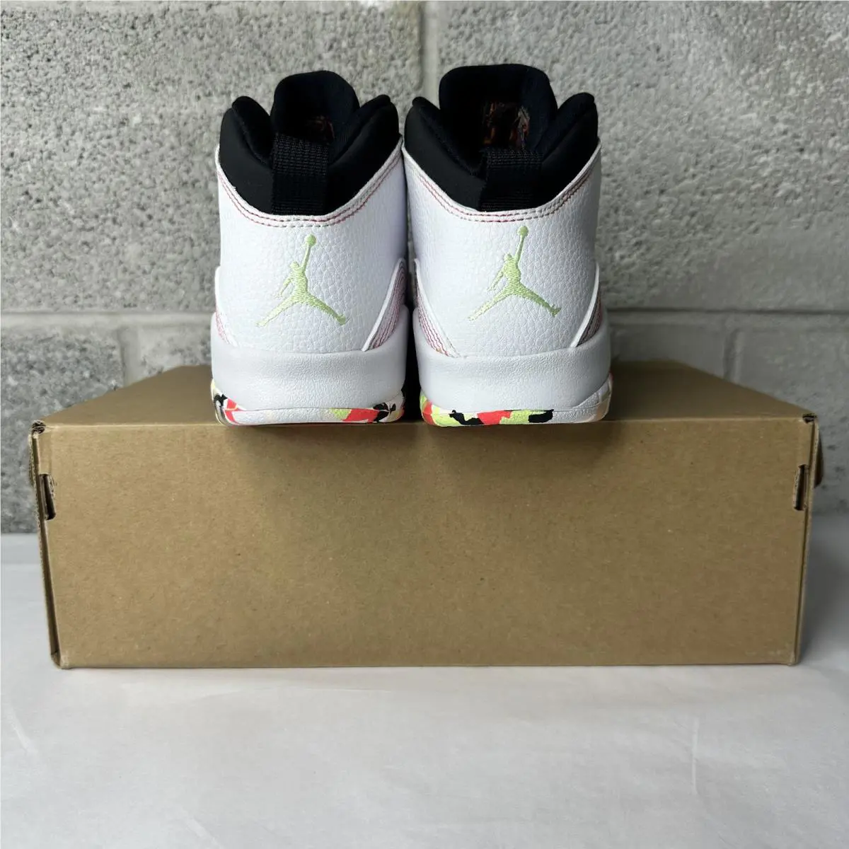 Nike shoes - Air Jordan Retro - Air Retro - White 2
