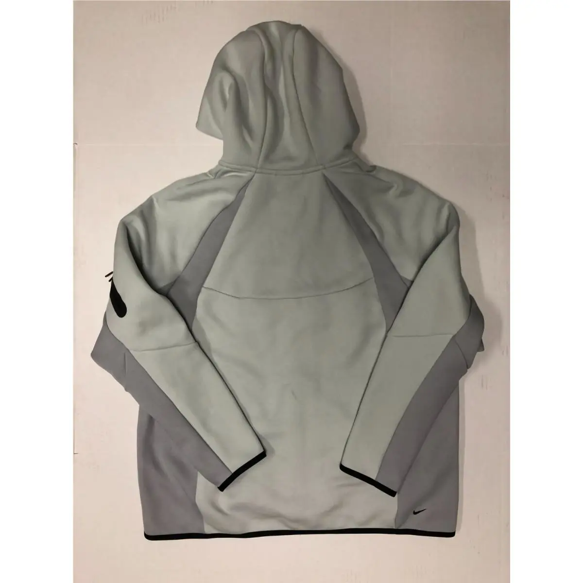 Nike clothing - Lt Silver/Lt Smoke Grey-Black (UPC: 198484427564) 5