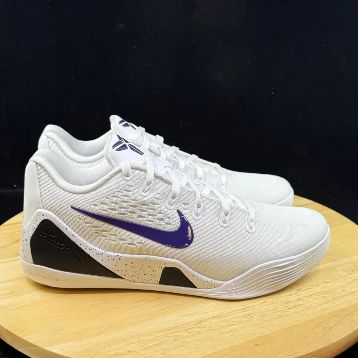 Nike shoes - White 2
