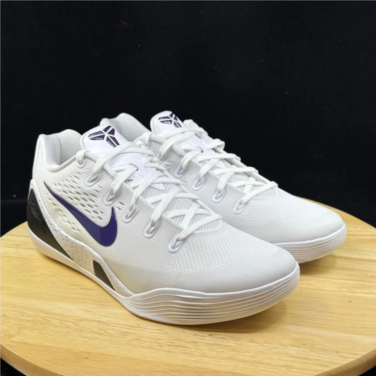 Nike shoes - White 3