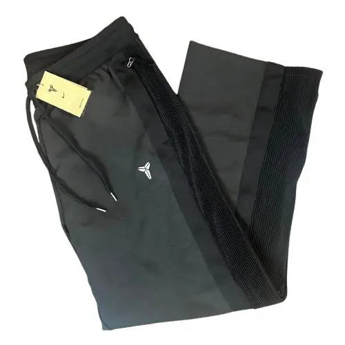 Nike clothing - Nike x Kobe Bryant - Kobe Bryant - Black (UPC: 197861845564) 4