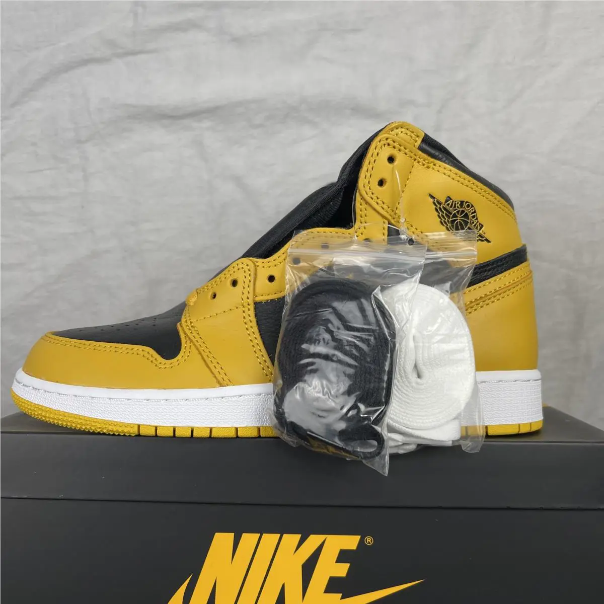 Nike shoes - Air Jordan 1 - Air - Black 2