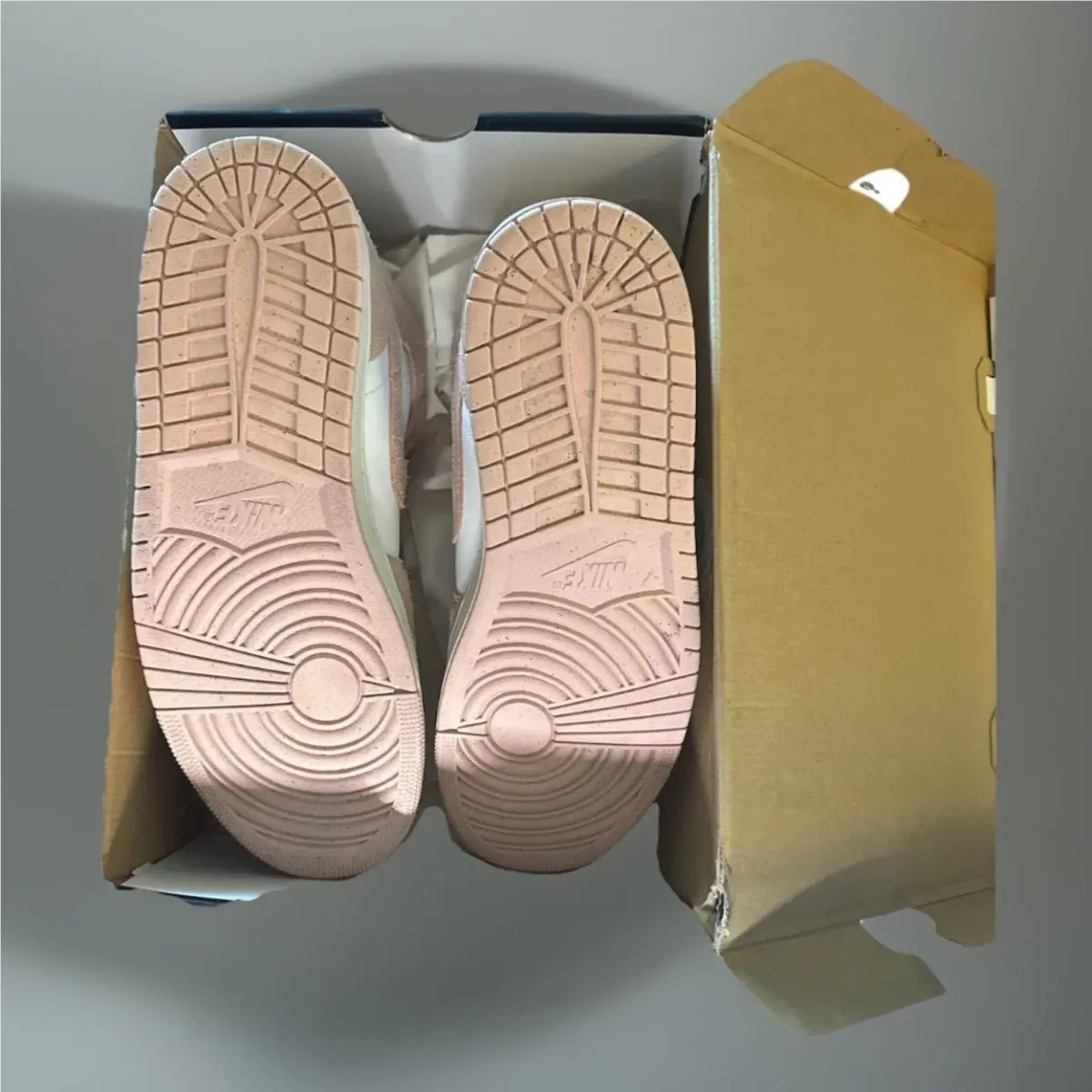 Nike shoes - Air Jordan 11 - Air - Pink 0
