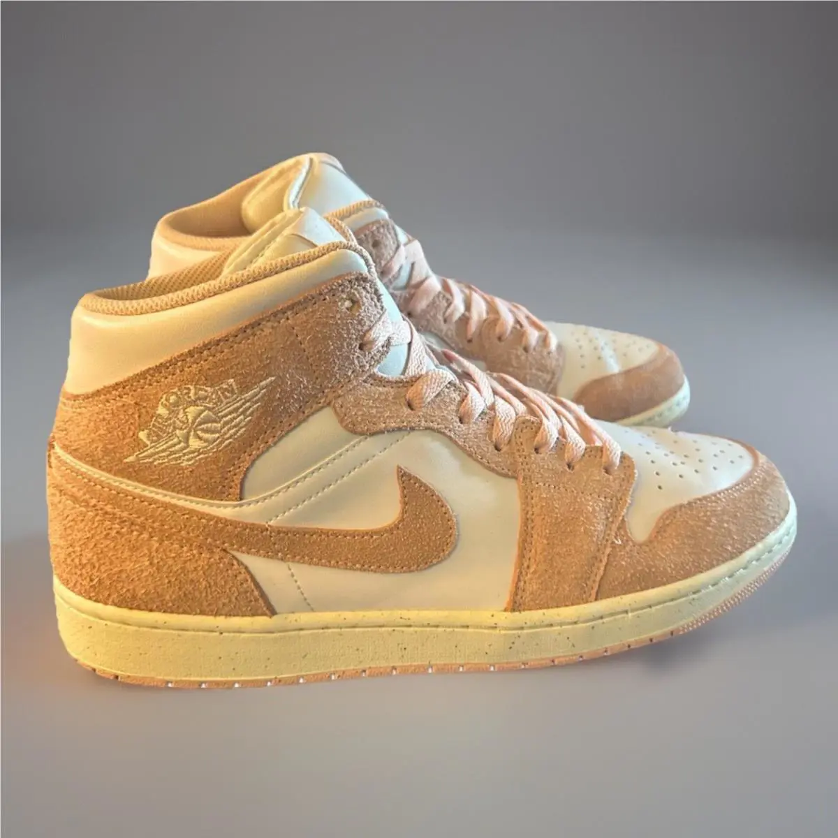 Nike shoes - Air Jordan 11 - Air - Pink 3