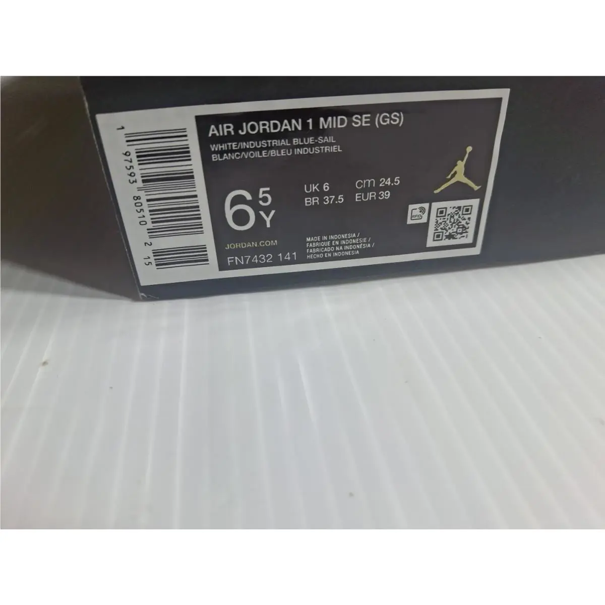 Nike shoes - Air Jordan 1 Mid SE - 20927834 - White 21