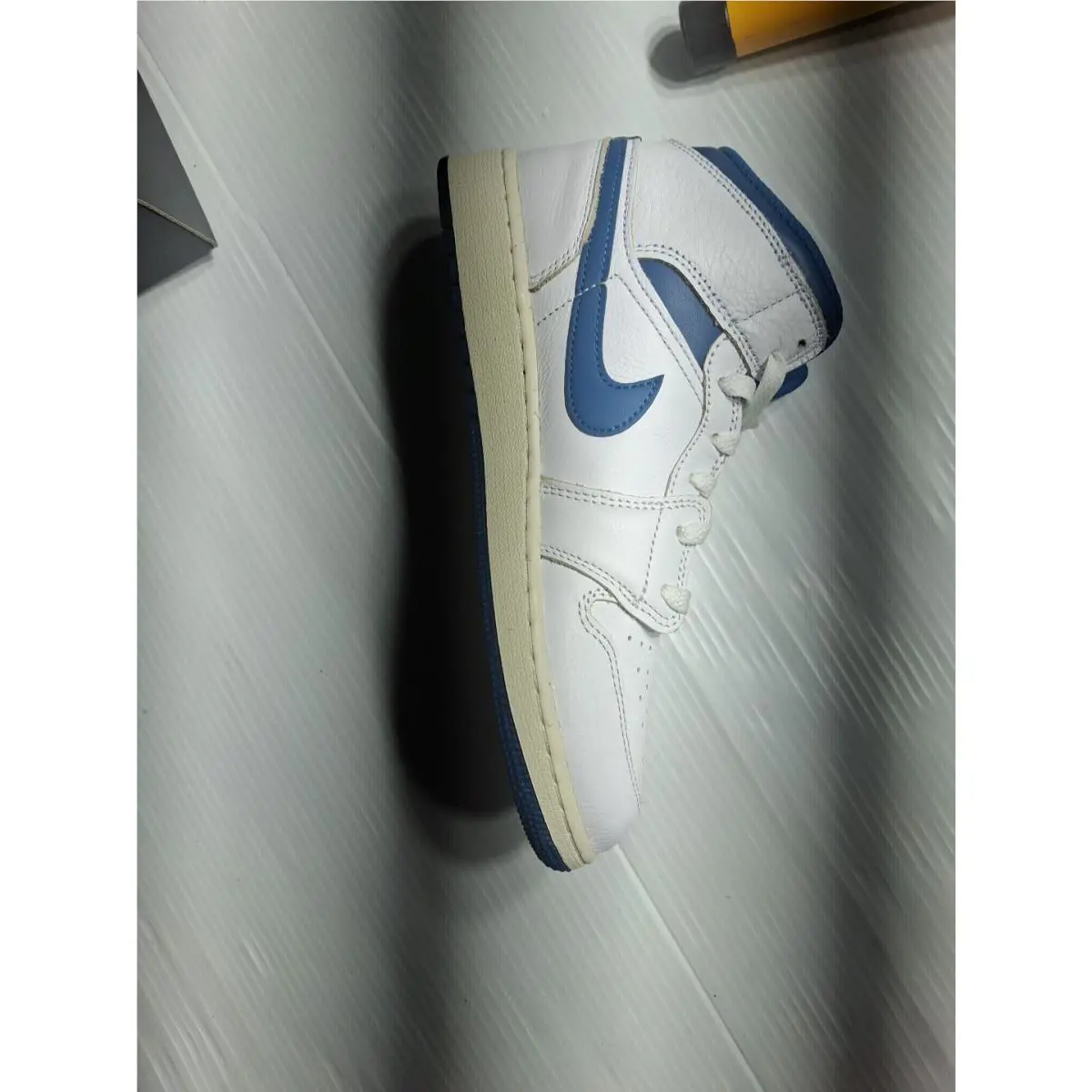 Nike shoes - Air Jordan 1 Mid SE - 20927834 - White 1