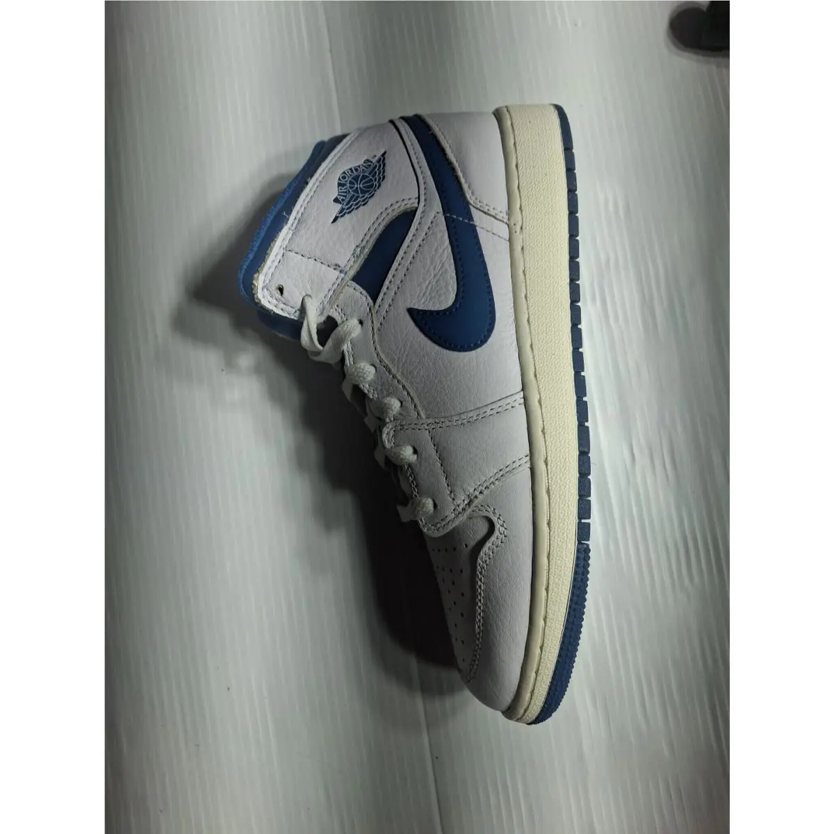 Nike shoes - Air Jordan 1 Mid SE - 20927834 - White 2