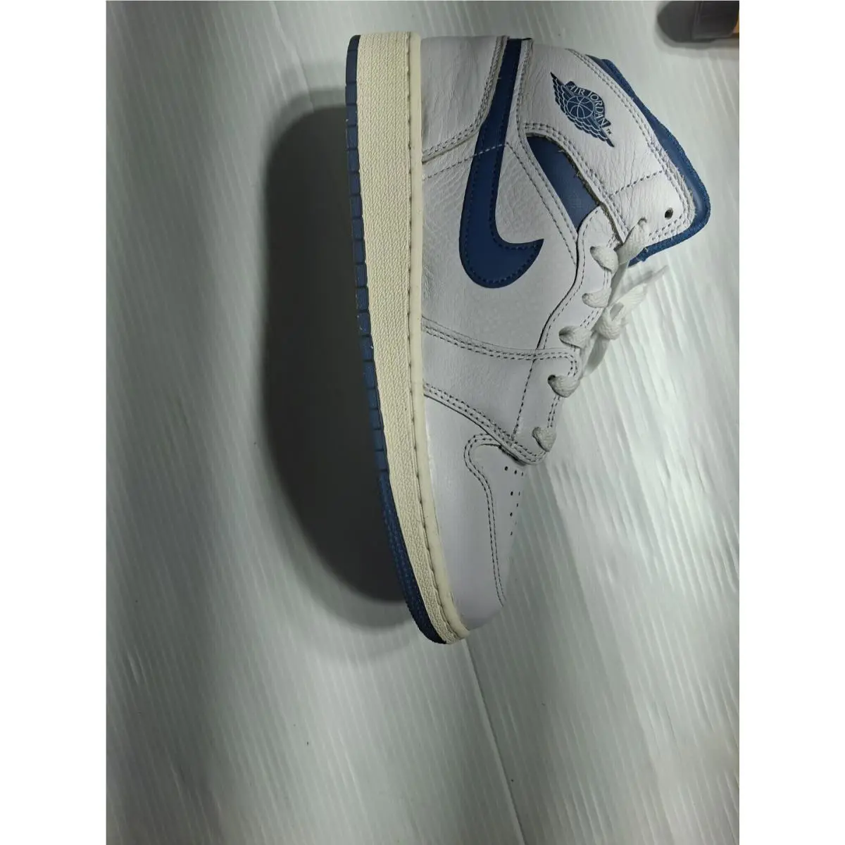 Nike shoes - Air Jordan 1 Mid SE - 20927834 - White 3