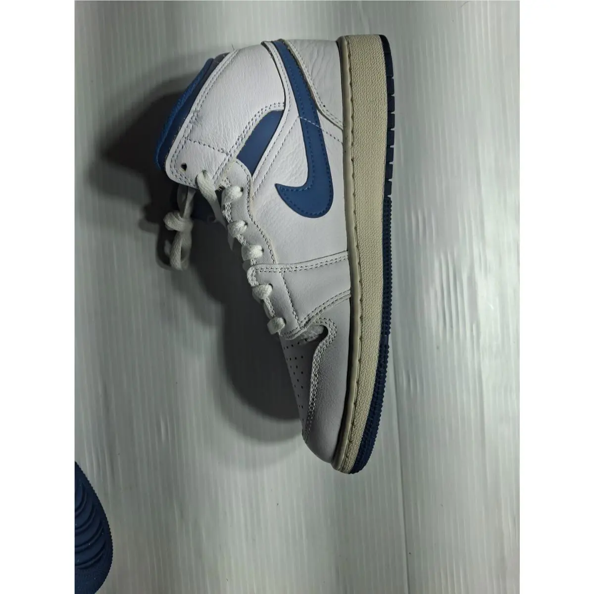 Nike shoes - Air Jordan 1 Mid SE - 20927834 - White 4