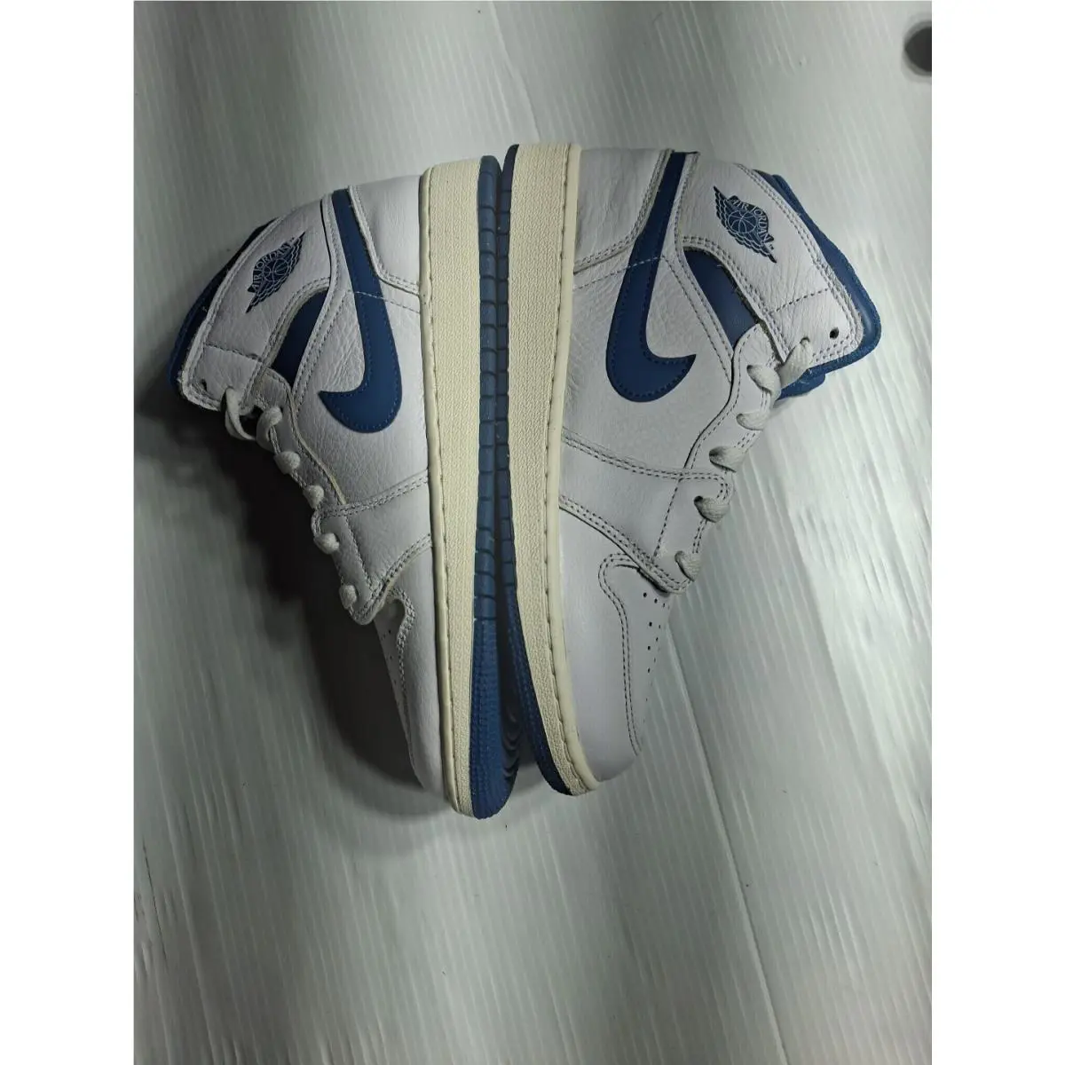 Nike shoes - Air Jordan 1 Mid SE - 20927834 - White 5