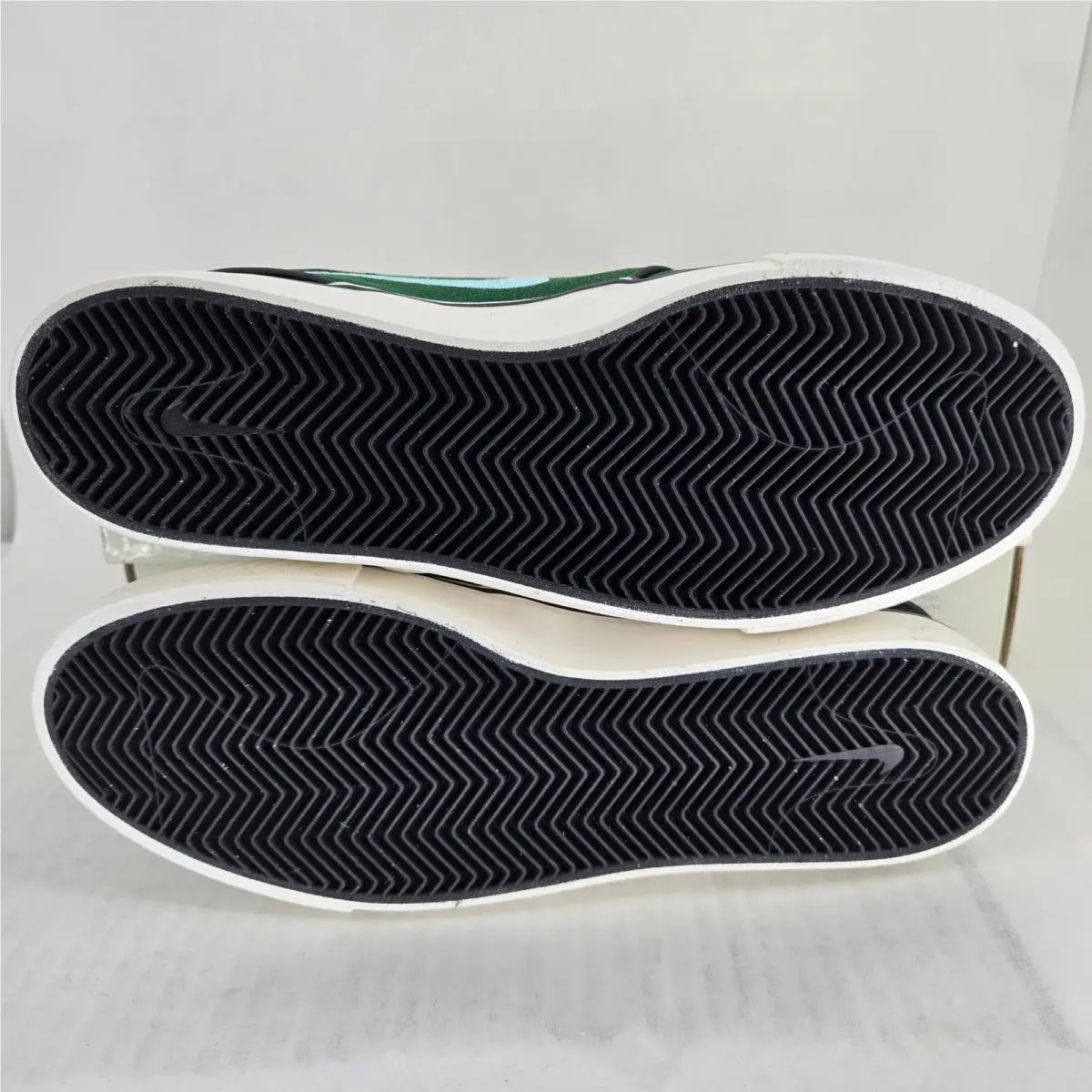 Nike shoes - Stefan Janoski OG+ - Stefan Janoski - DV5475-300 - Green 1
