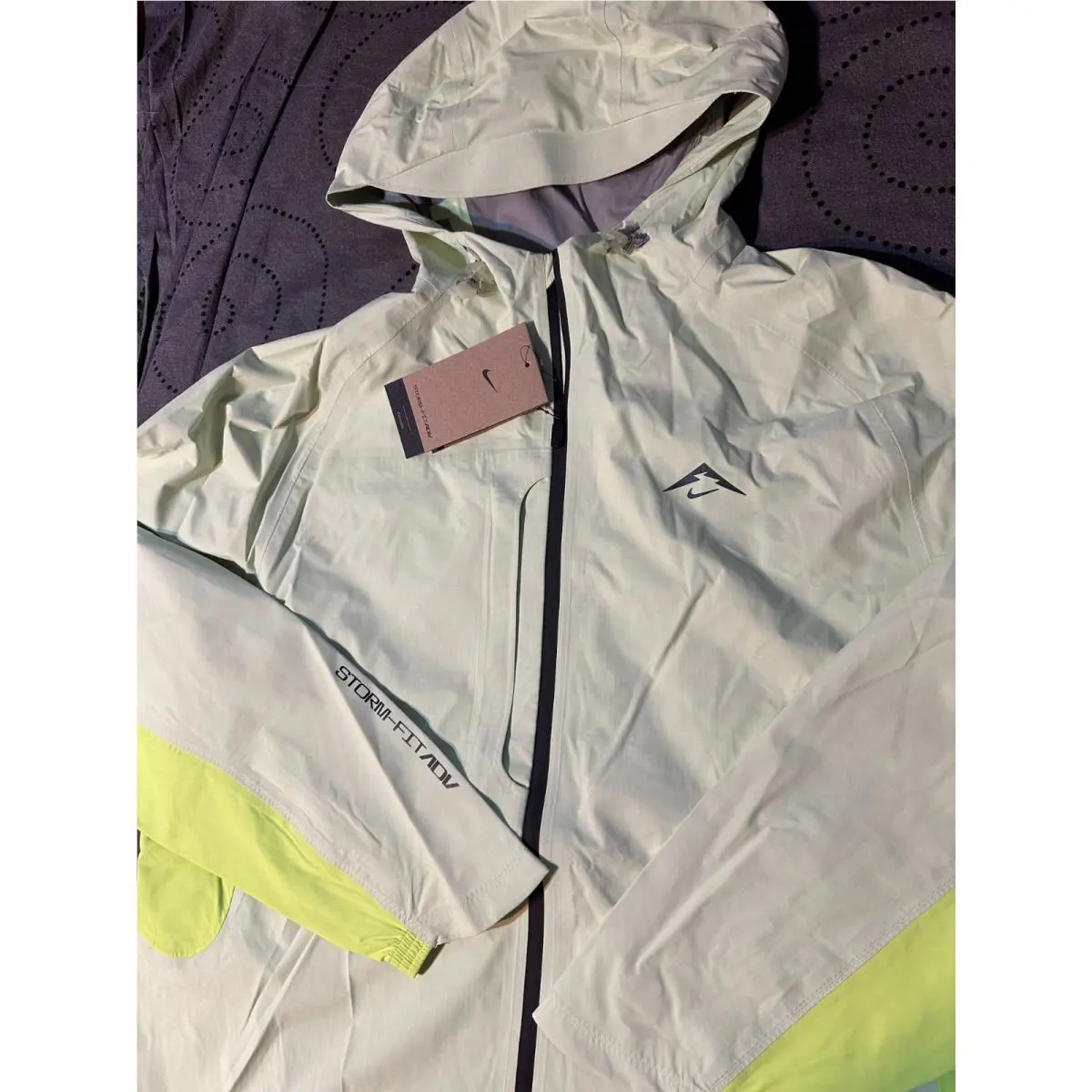 Nike clothing - L. GREEN + VOLT 0