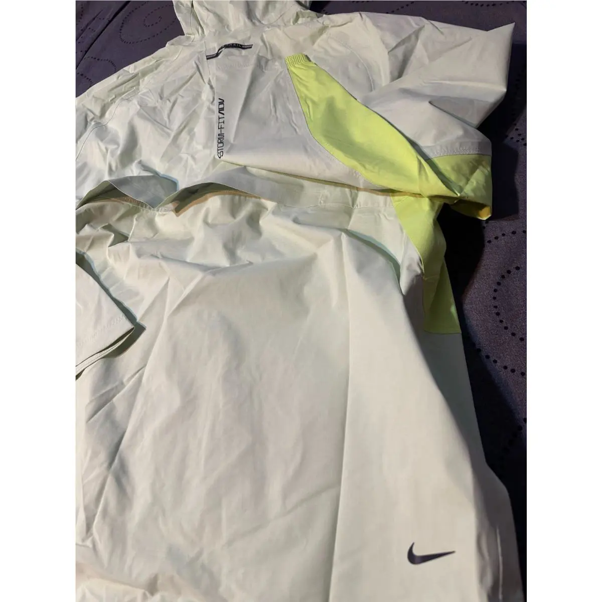 Nike clothing - L. GREEN + VOLT 6