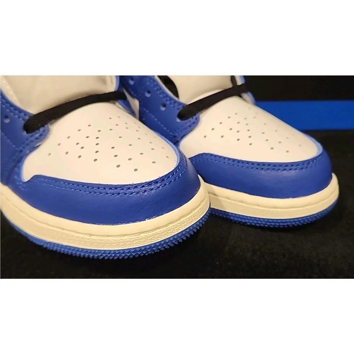 Nike shoes - Air Jordan 1 - Air - Blue 2