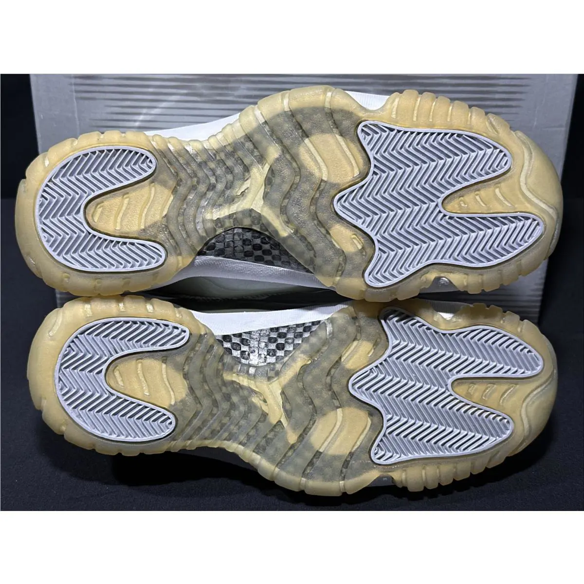 Nike shoes - Air Jordan XI - Air - 833001 102 - White 8