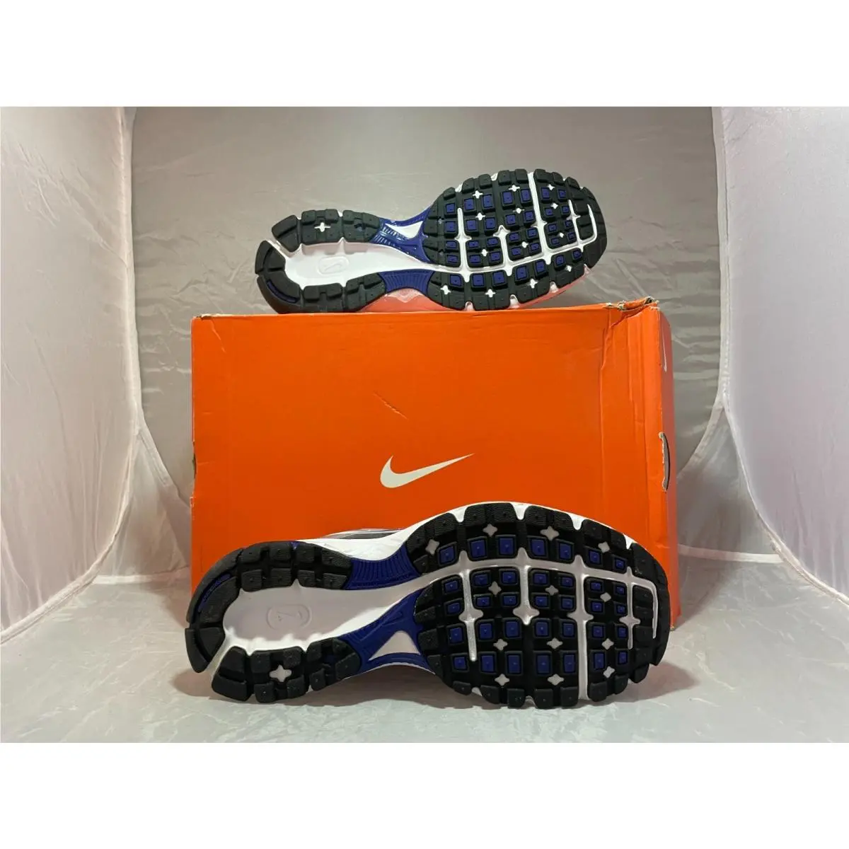 Nike shoes - White 2