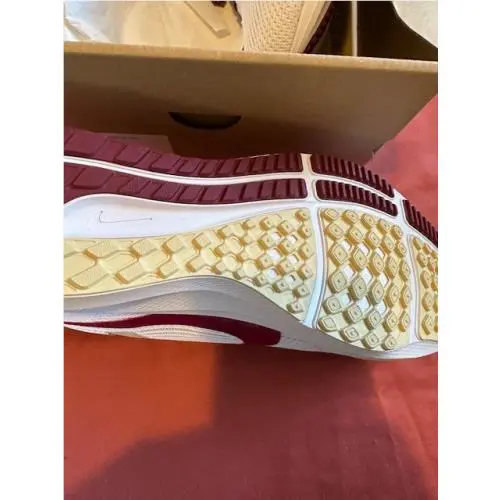 Nike shoes - White 4