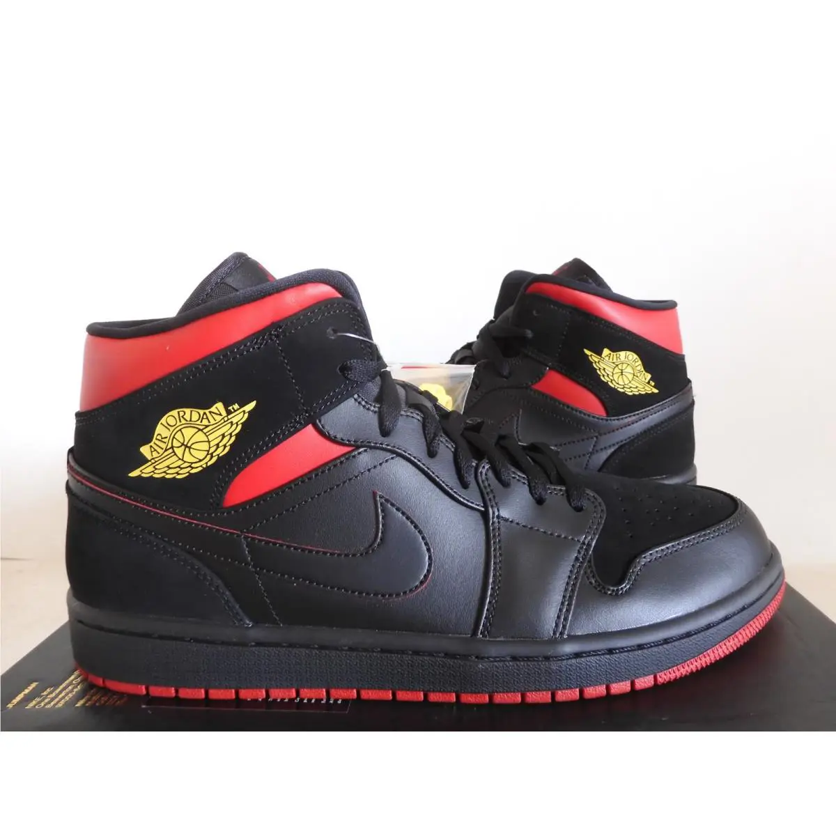 Nike shoes - Air Jordan 1 Mid - Air Mid - 554724-076 - Black (UPC: 191885437934) 0