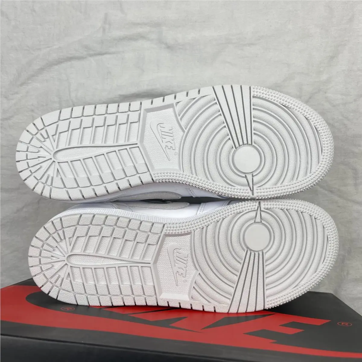 Nike shoes - Air Jordan 1 - Air - White 6
