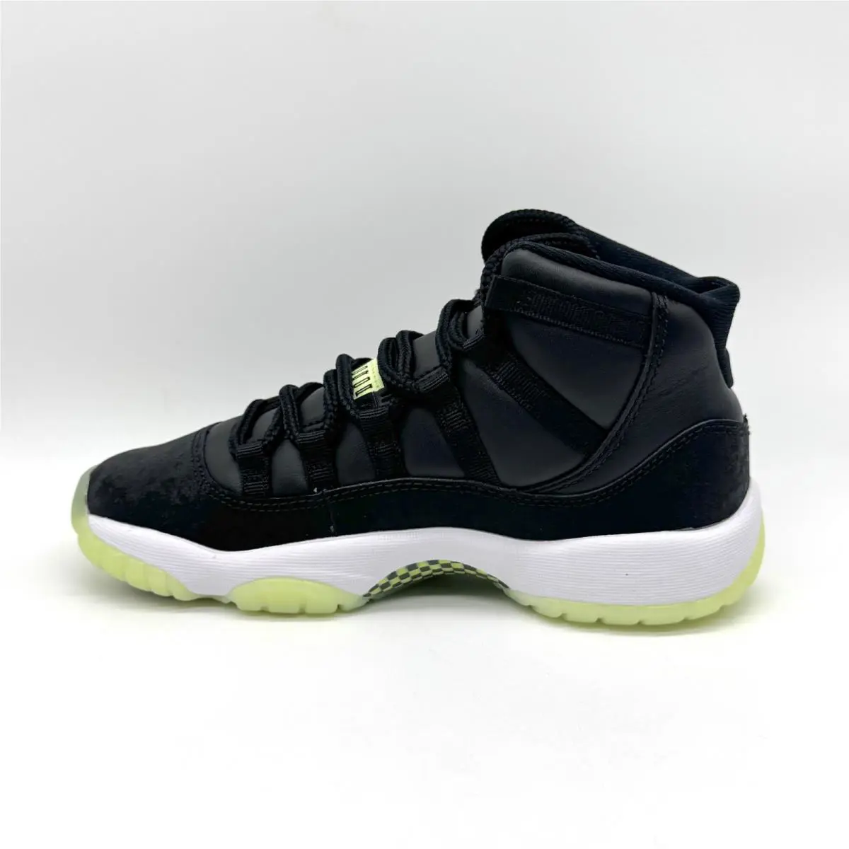 Nike shoes - Air Jordan 11 - Air - Black (UPC: 198486865524) 3