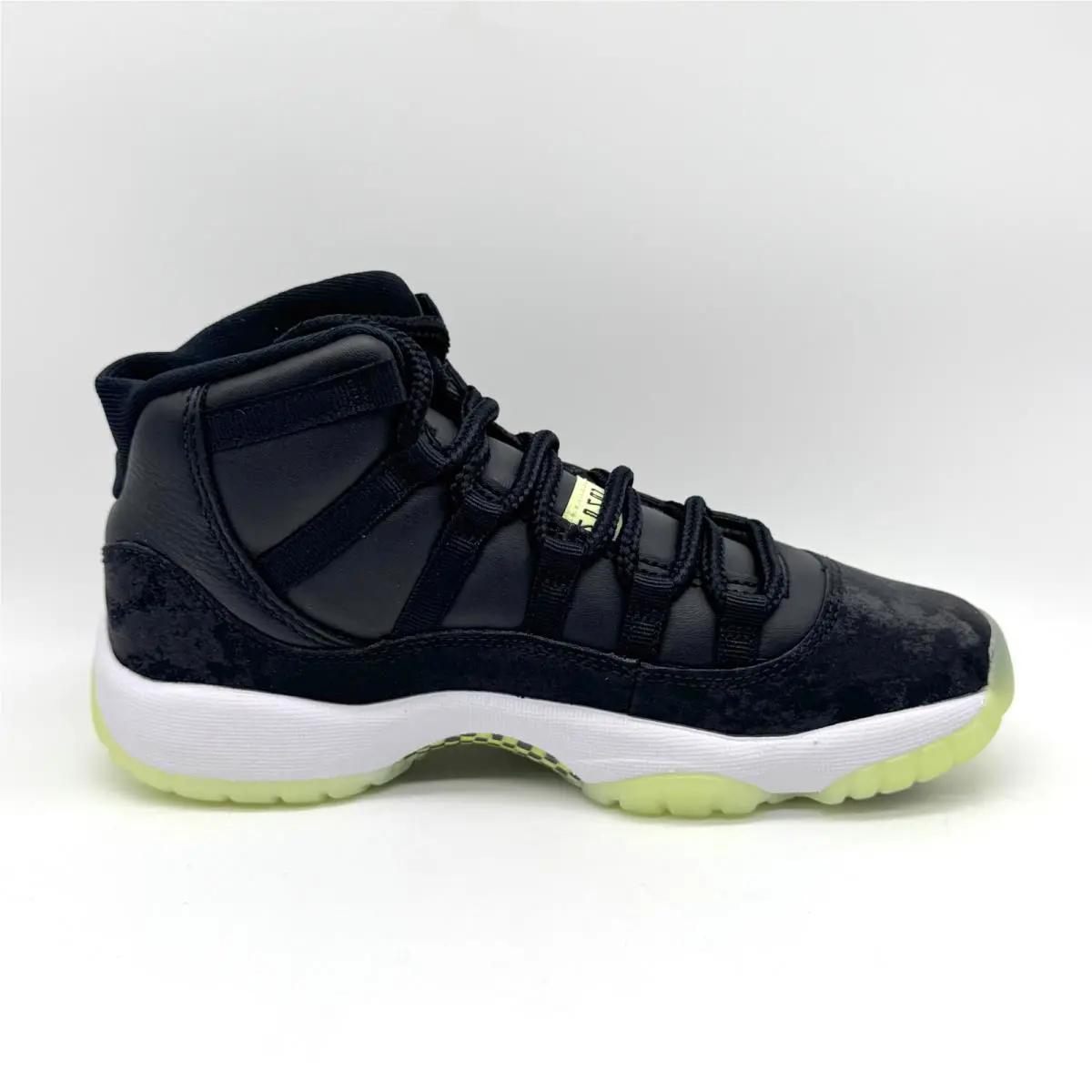 Nike shoes - Air Jordan 11 - Air - Black (UPC: 198486865524) 4