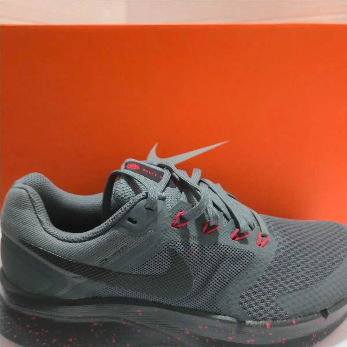 Run Swift 3 Running Shoes Dark Grey University Red Men`s 7 Women`s 8.5 by Nike