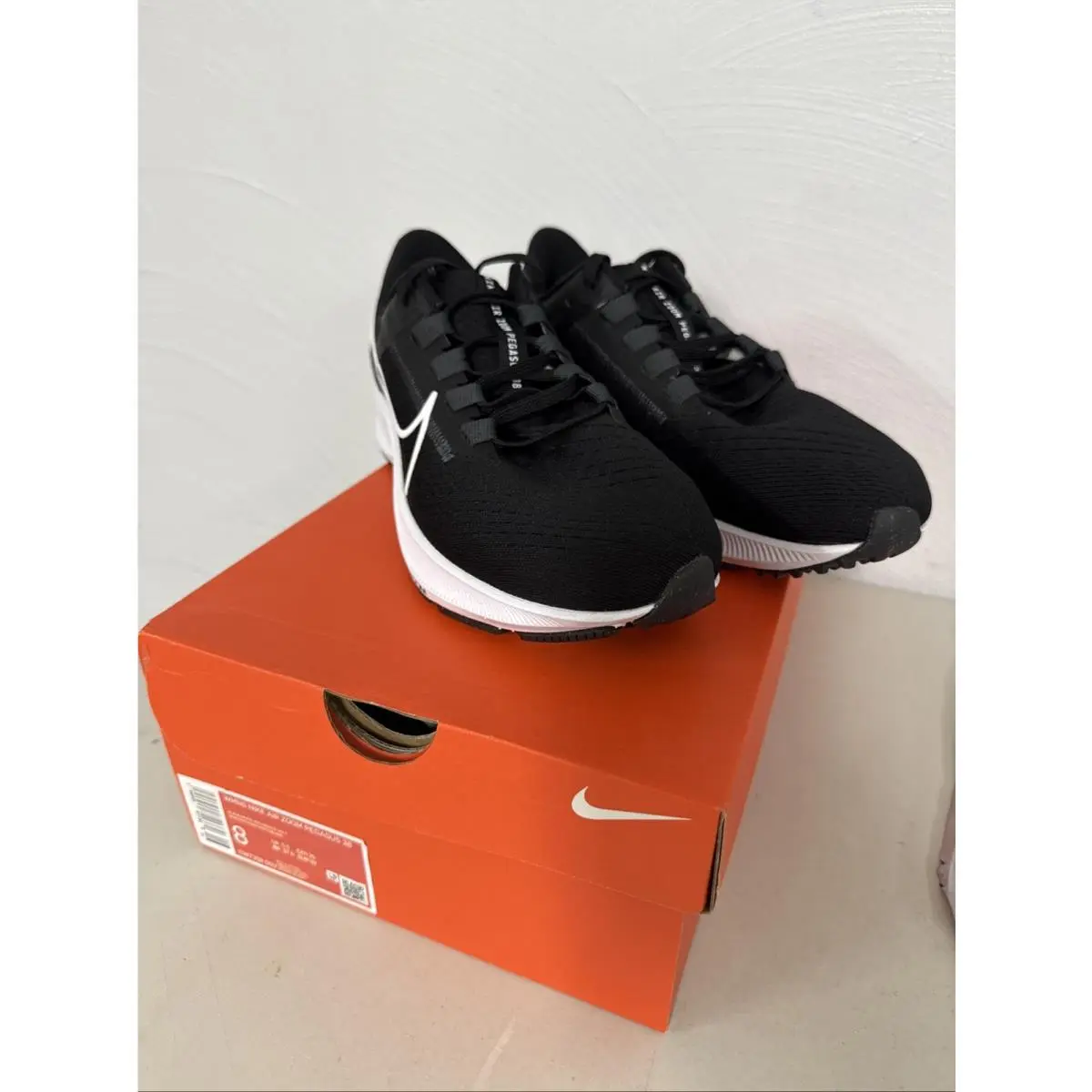 Womens Sz 8  Air Zoom Pegasus 38. CW7358-002 Black / White by Nike