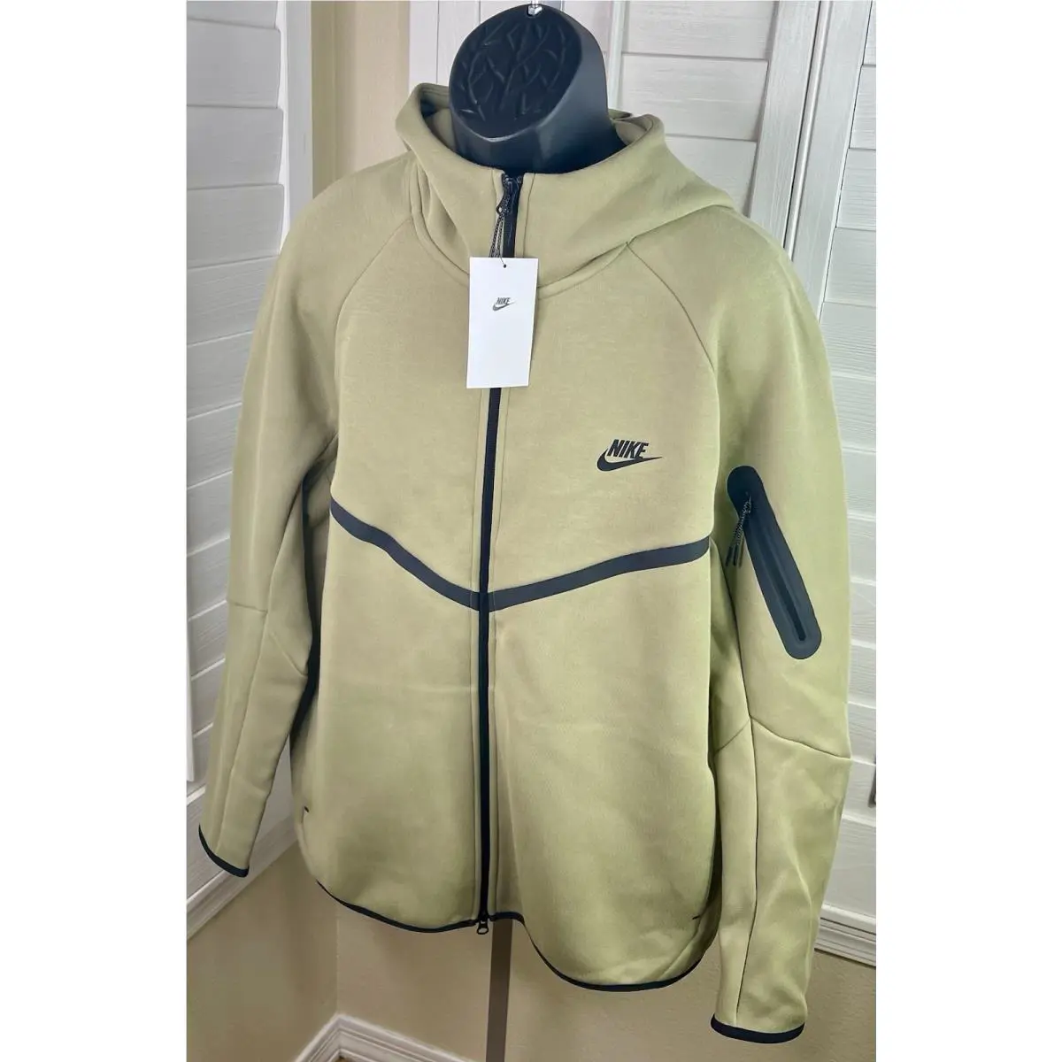 Nike clothing - HV0949-277 - HV0949-277 - Neutral Olive (UPC: 197602890556) 1