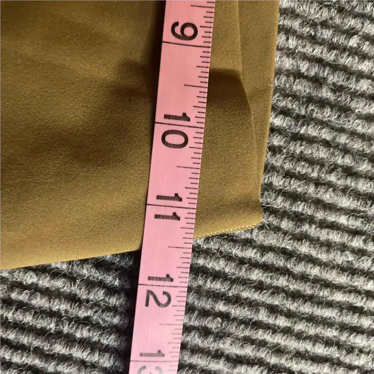 Lululemon clothing - Gold 9