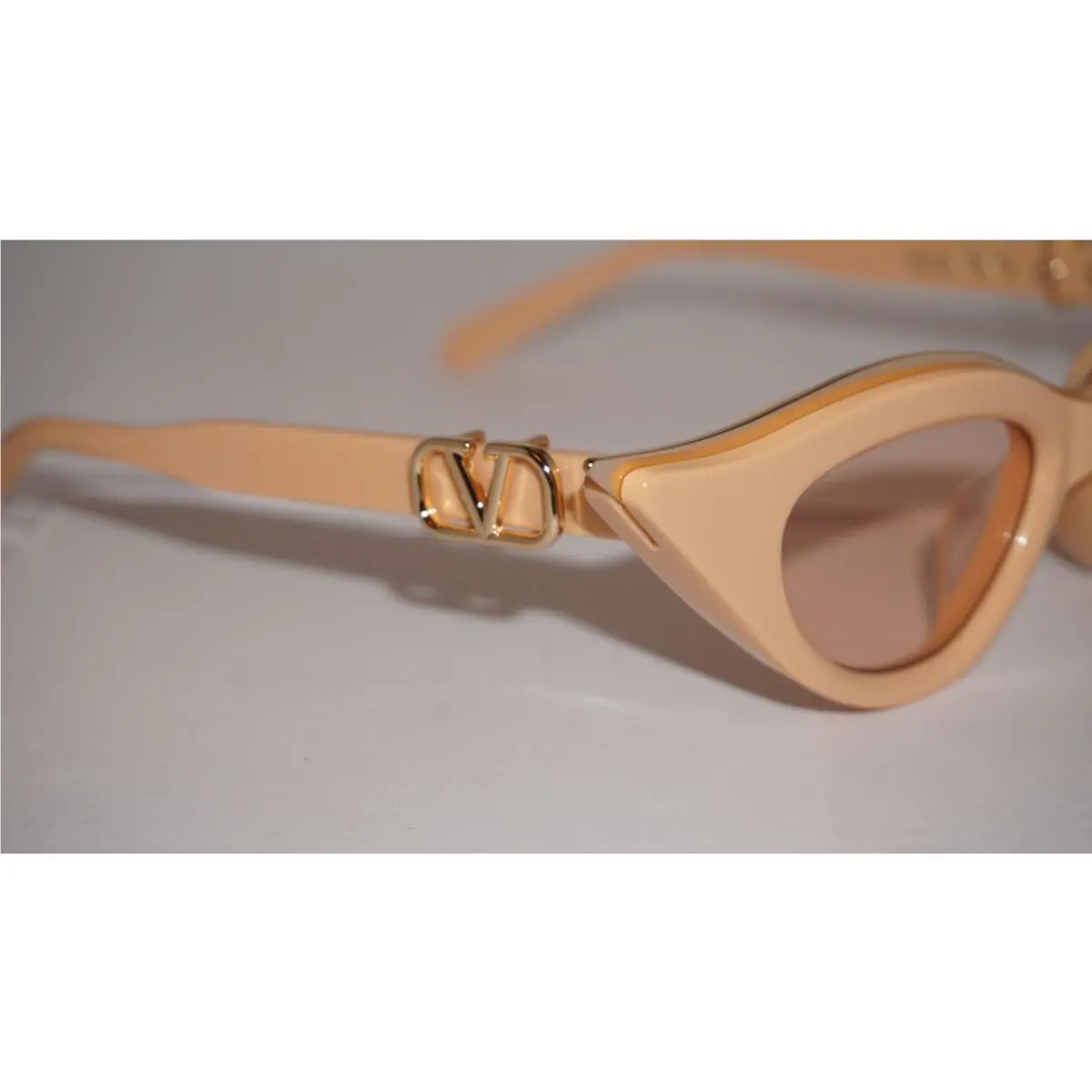 Valentino Sunglasses V-goldcut II Cateye Beige Gold VLS-1114C-49 49 18 142
