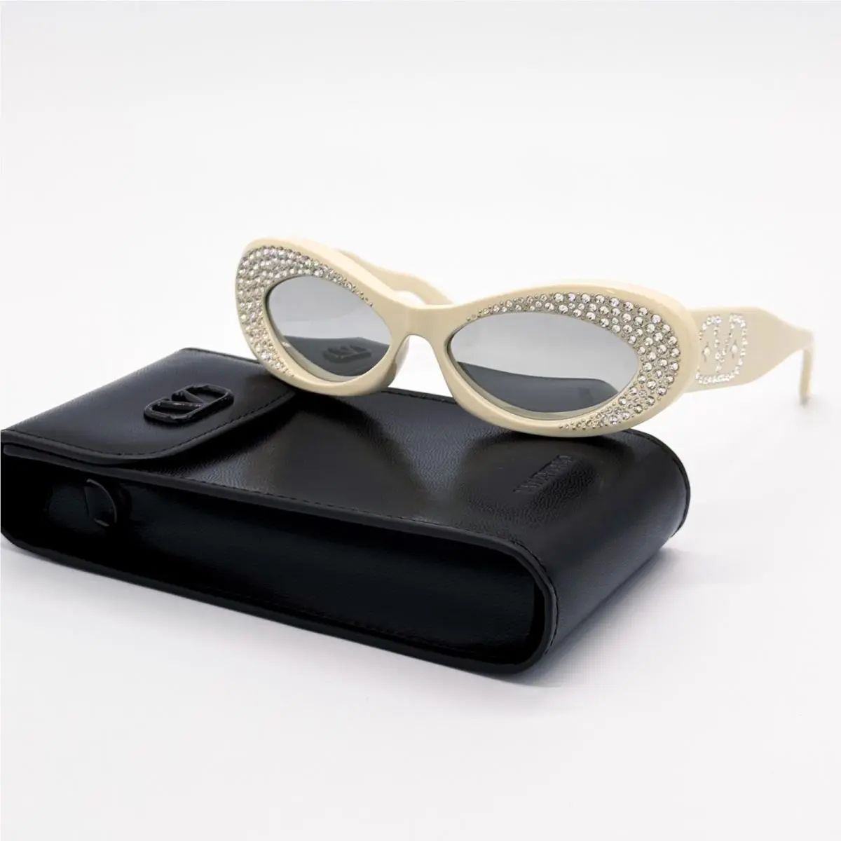 Valentino Sunglasses VLS-178E Ivory/blue Oval Women Eyewear
