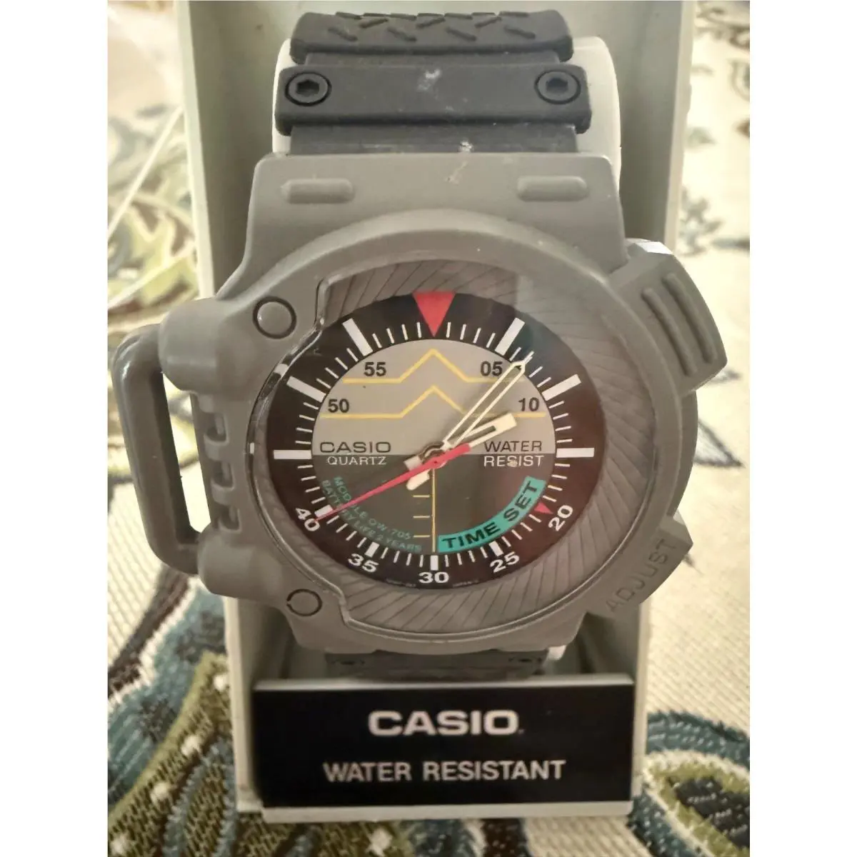 Casio 705 MQN-10 DM Rare Vintage Watch Military Retro Style with Case Batter