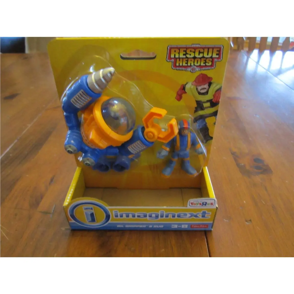 Fisher Price Imaginext Rescue Heroes Gil Gripper Sub Flipper Scuba Aquaman