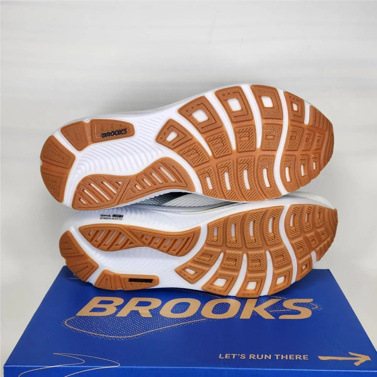 Brooks shoes - Brooks Ghost 17 - Ghost - White 3