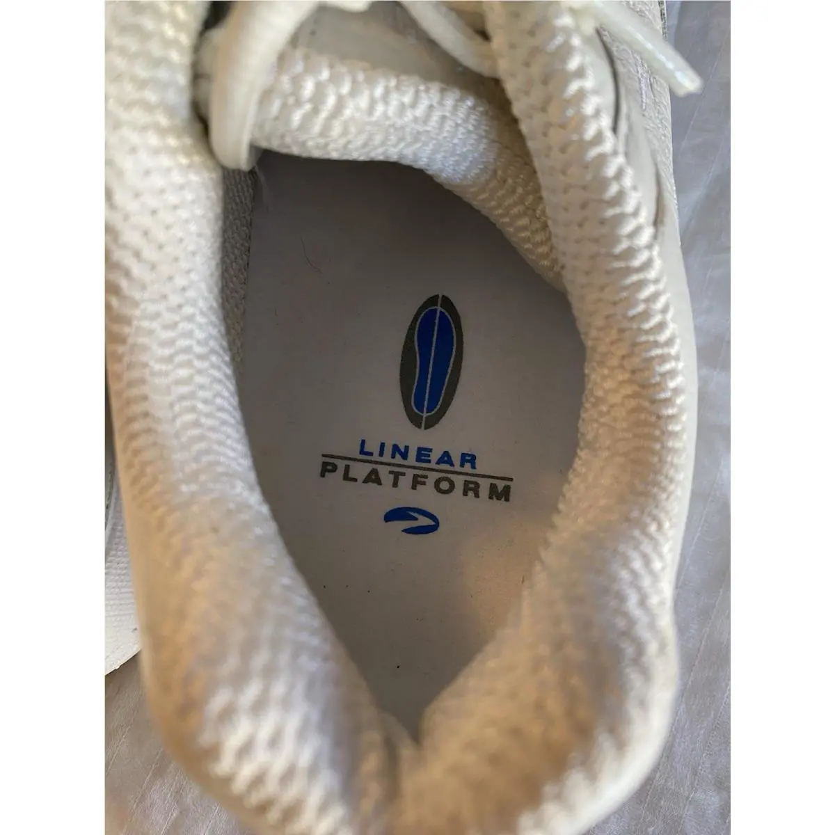 Brooks shoes - Brooks Addiction - Addiction - 110039-1D-111 - White (UPC: 883439084861) 1