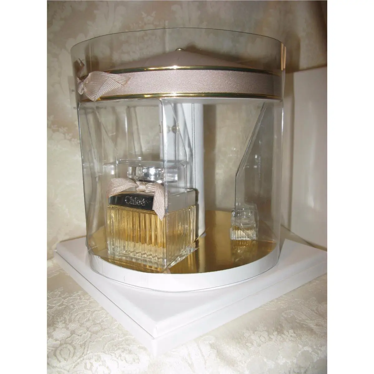 Chloé Women`s Eau de Parfum and Perfumed Body Lotion Set. New