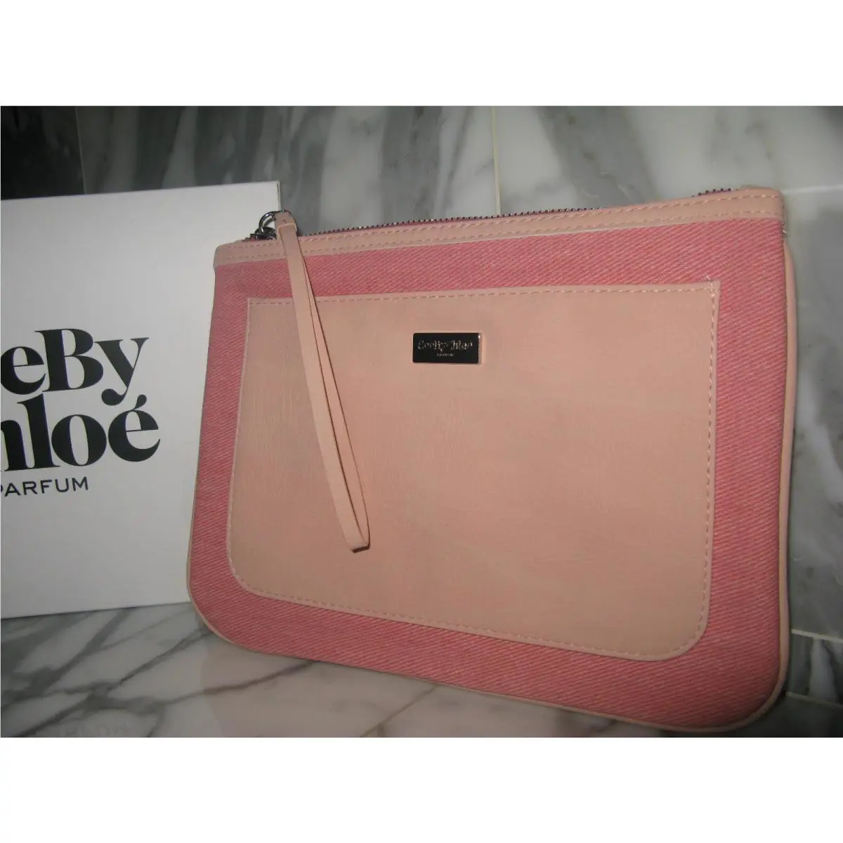 Chloe `see` Women`s Pink Cosmetic Zippered Pouch. New. Authentic