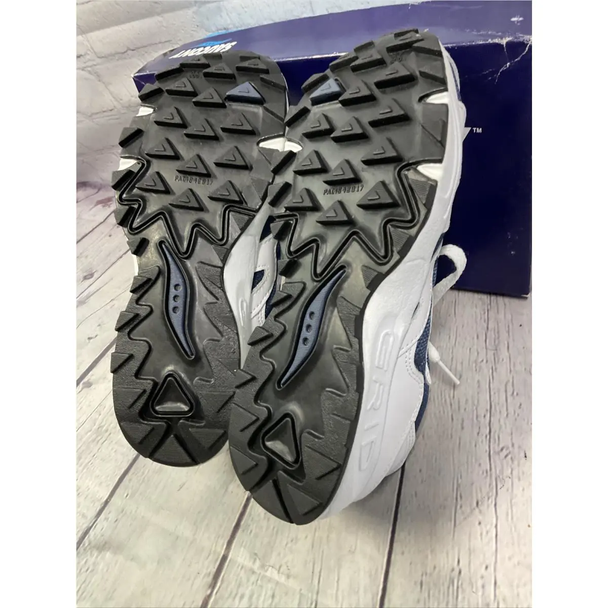 Saucony shoes - White 8