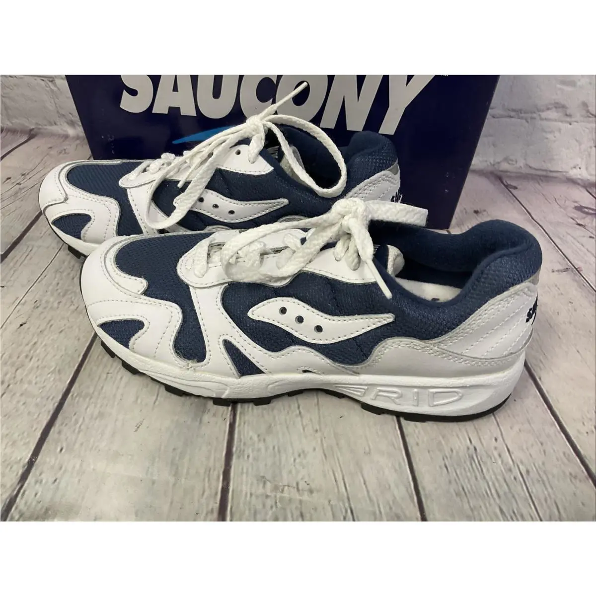 Saucony shoes - White 5