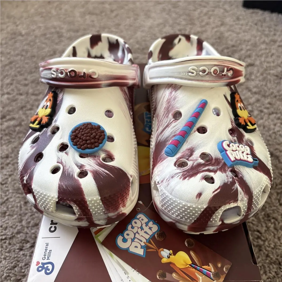 Crocs x Cocoa Puffs Classic Clogs Kids J6 Women`s 7.5 Collaboration Brown