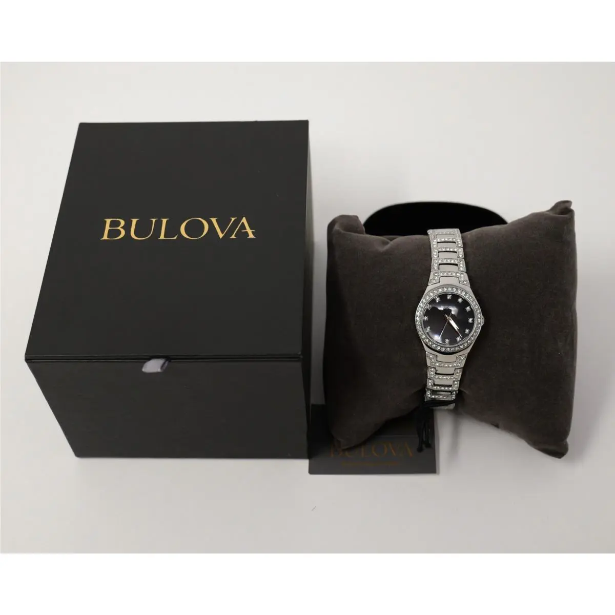 Ladies Bulova 96L170 Silvertone Black Dial Sworovski Crystals 30531