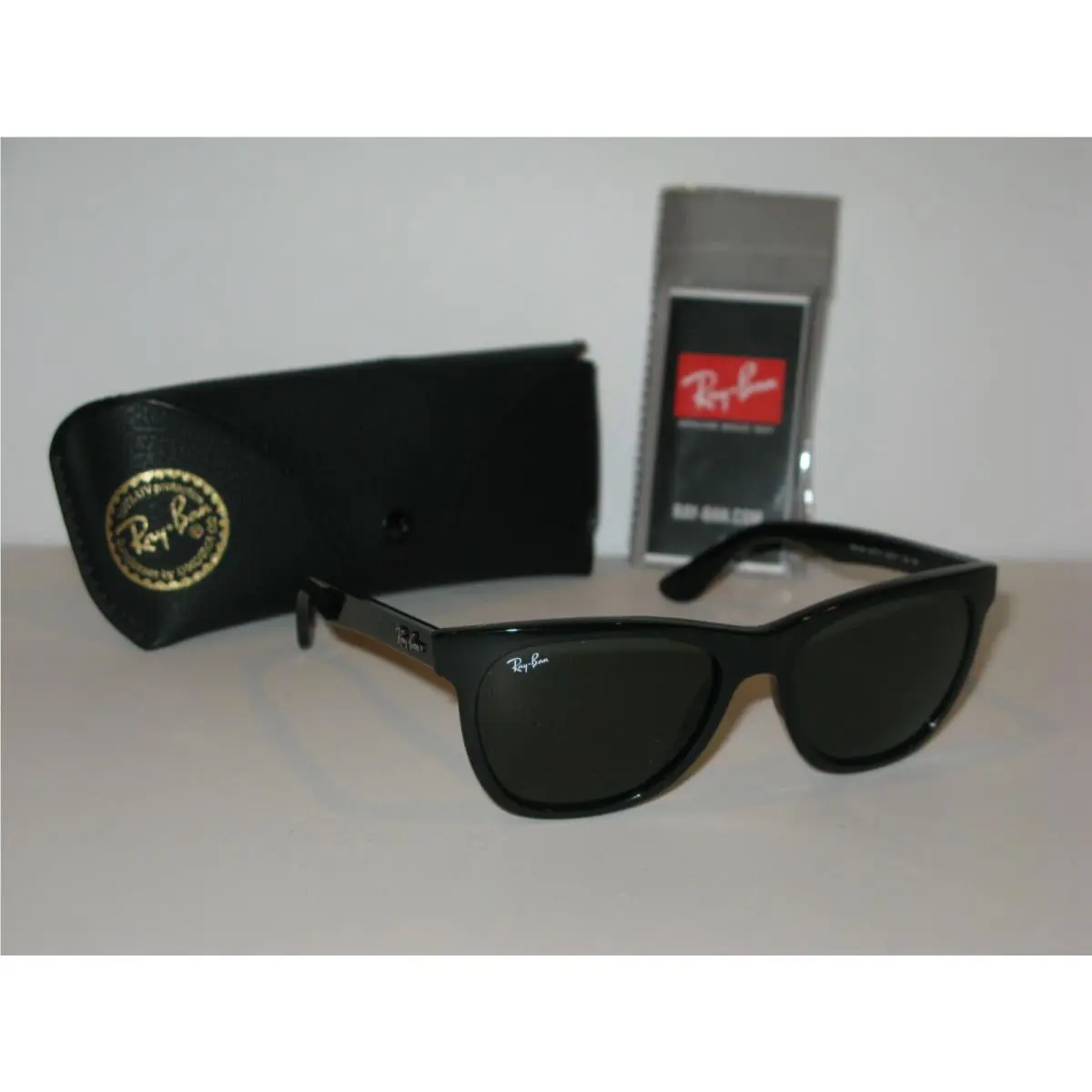 Ray-ban Black Sunglasses with Case and Cloth. RB4184