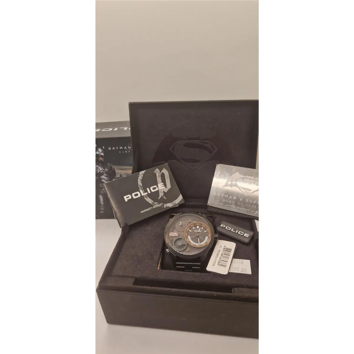 Police Batman v Superman Limited Edition 2400 Men`s Triple Time Zone Watch