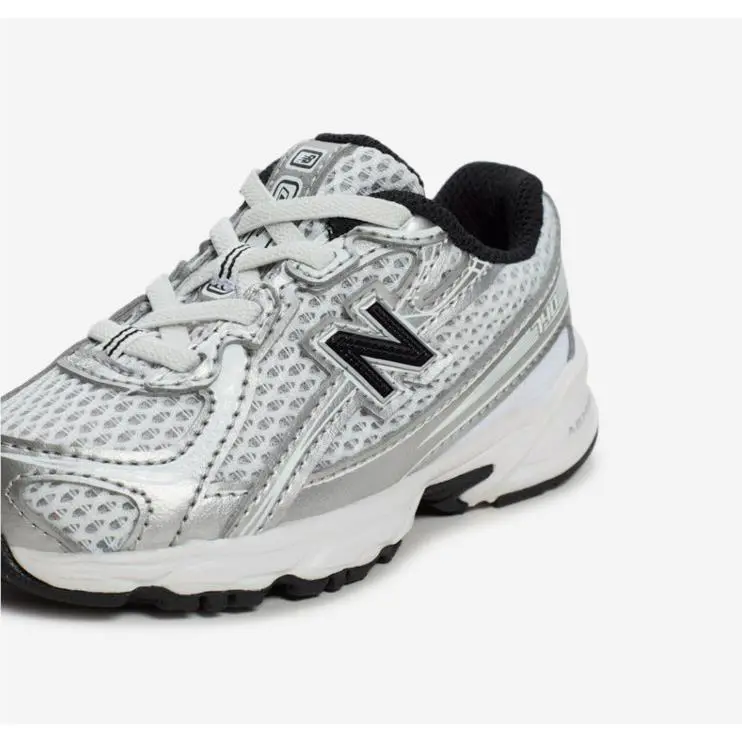 New Balance shoes - Silver/White 2
