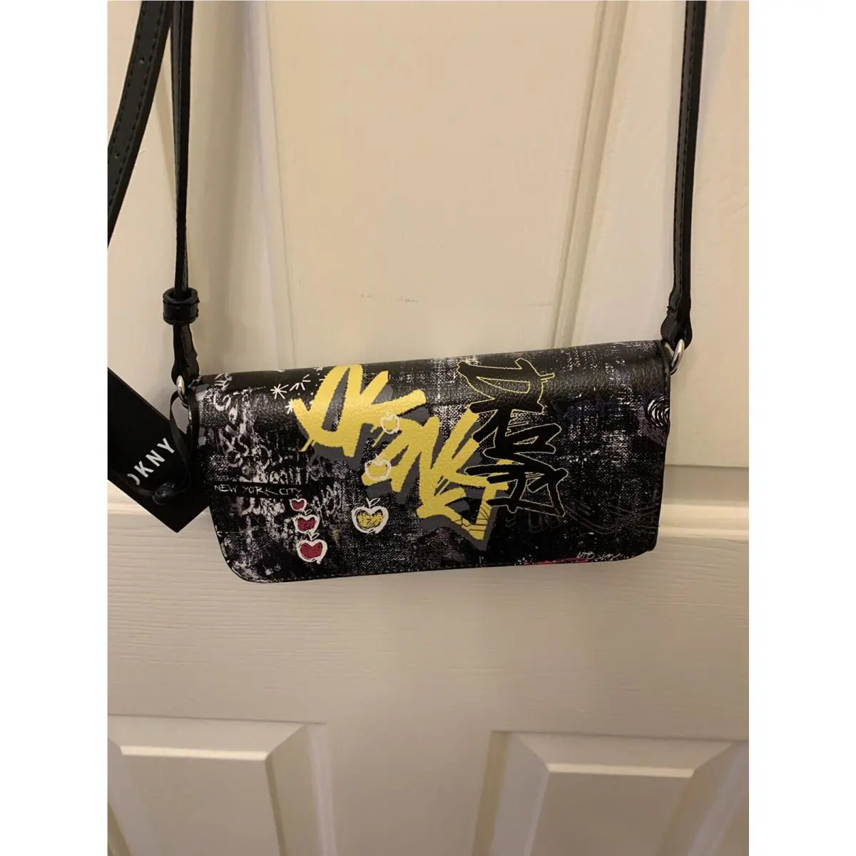 Dkny Women EW Zip Around Crossbody Bag Small Black Graffiti Msrp:$ 148.00